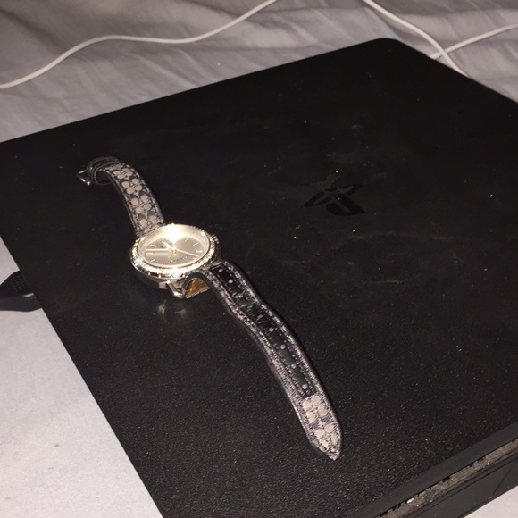 Coach Watch - Picture 2 of 2